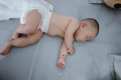 江苏宝宝上火有眼屎